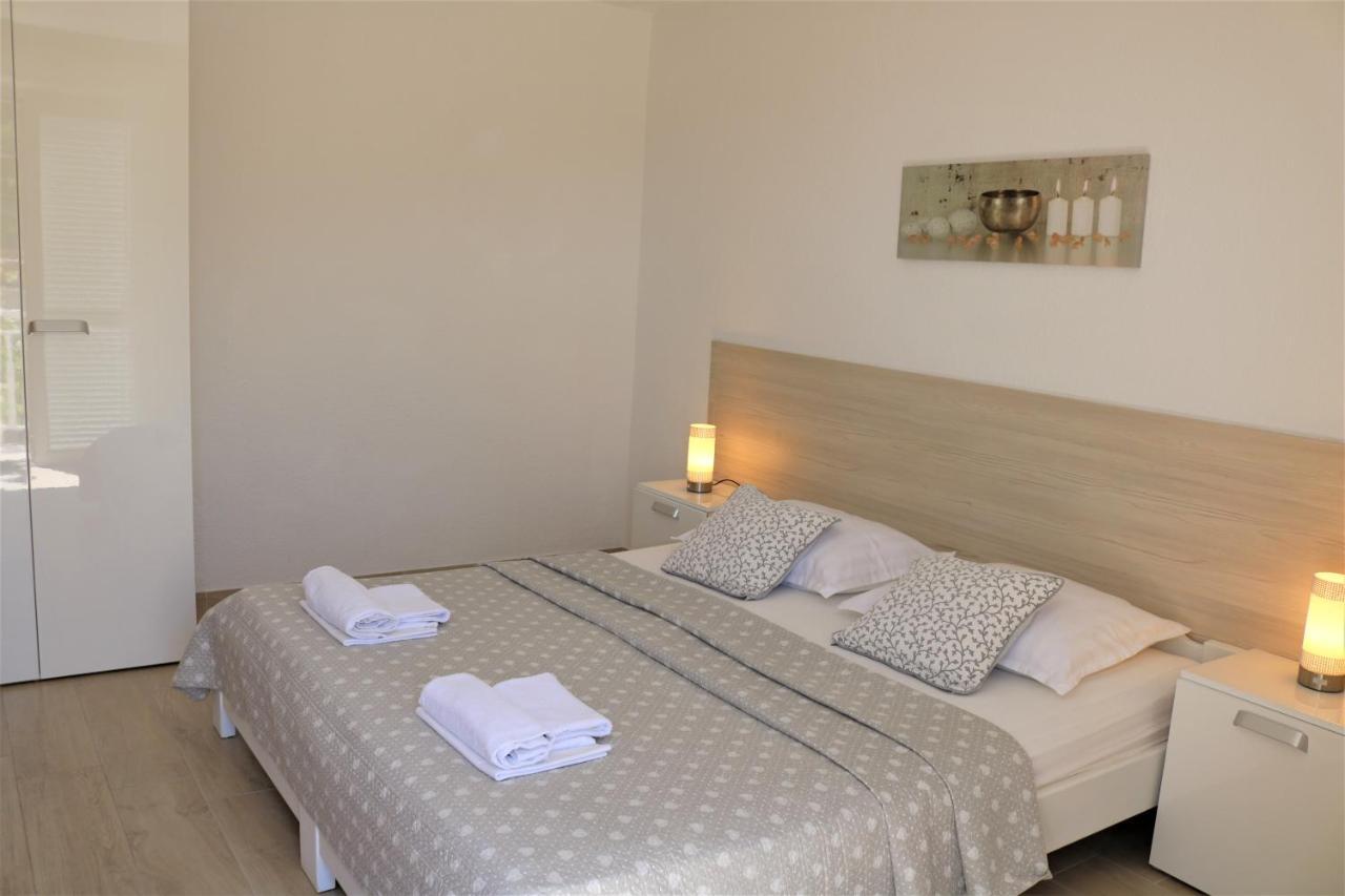 Apartments Irma Baška Voda Buitenkant foto