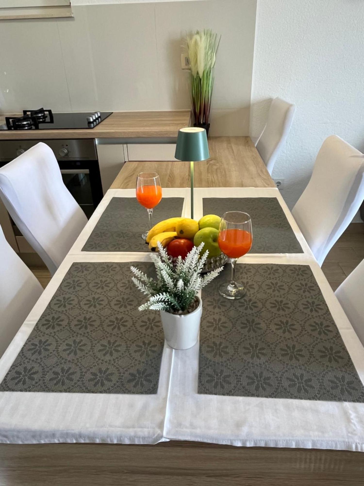 Apartments Irma Baška Voda Buitenkant foto