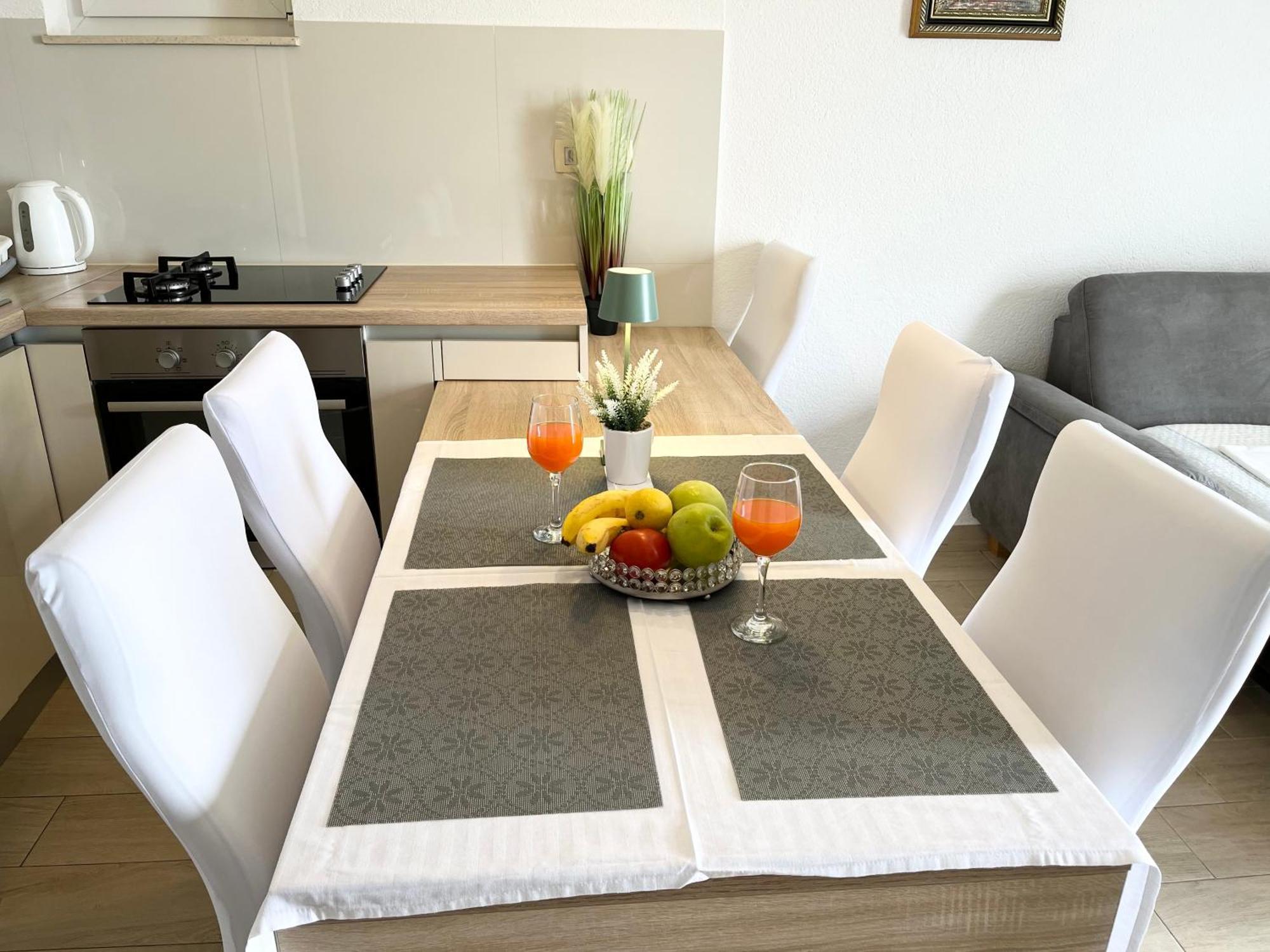 Apartments Irma Baška Voda Buitenkant foto