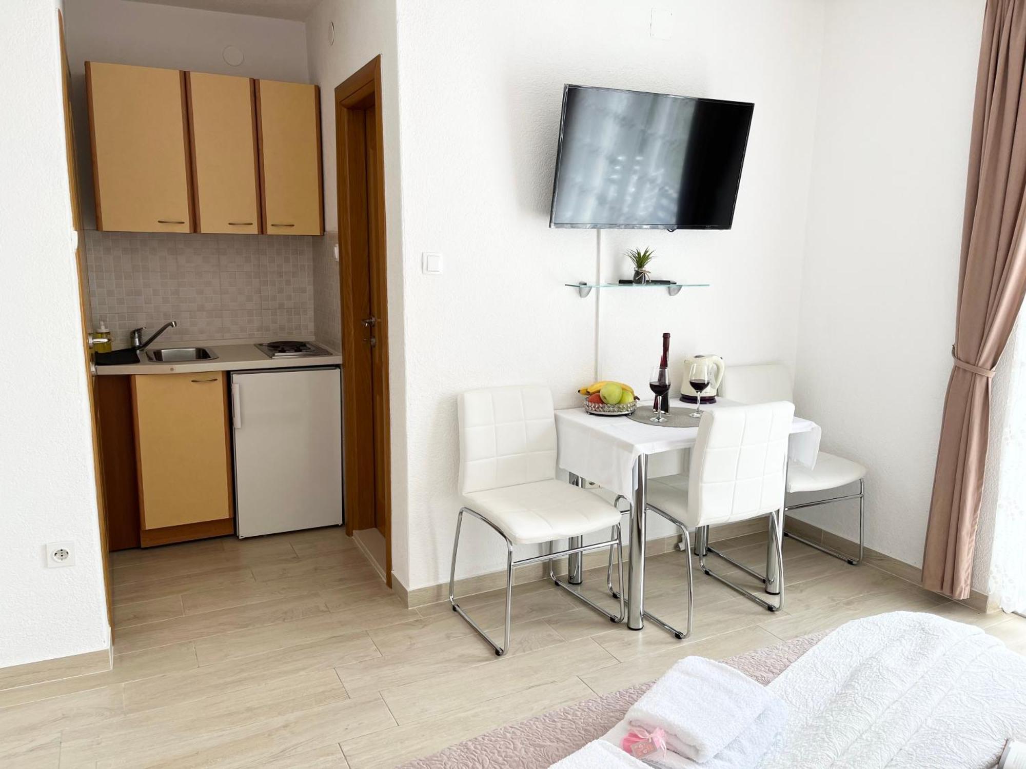 Apartments Irma Baška Voda Buitenkant foto