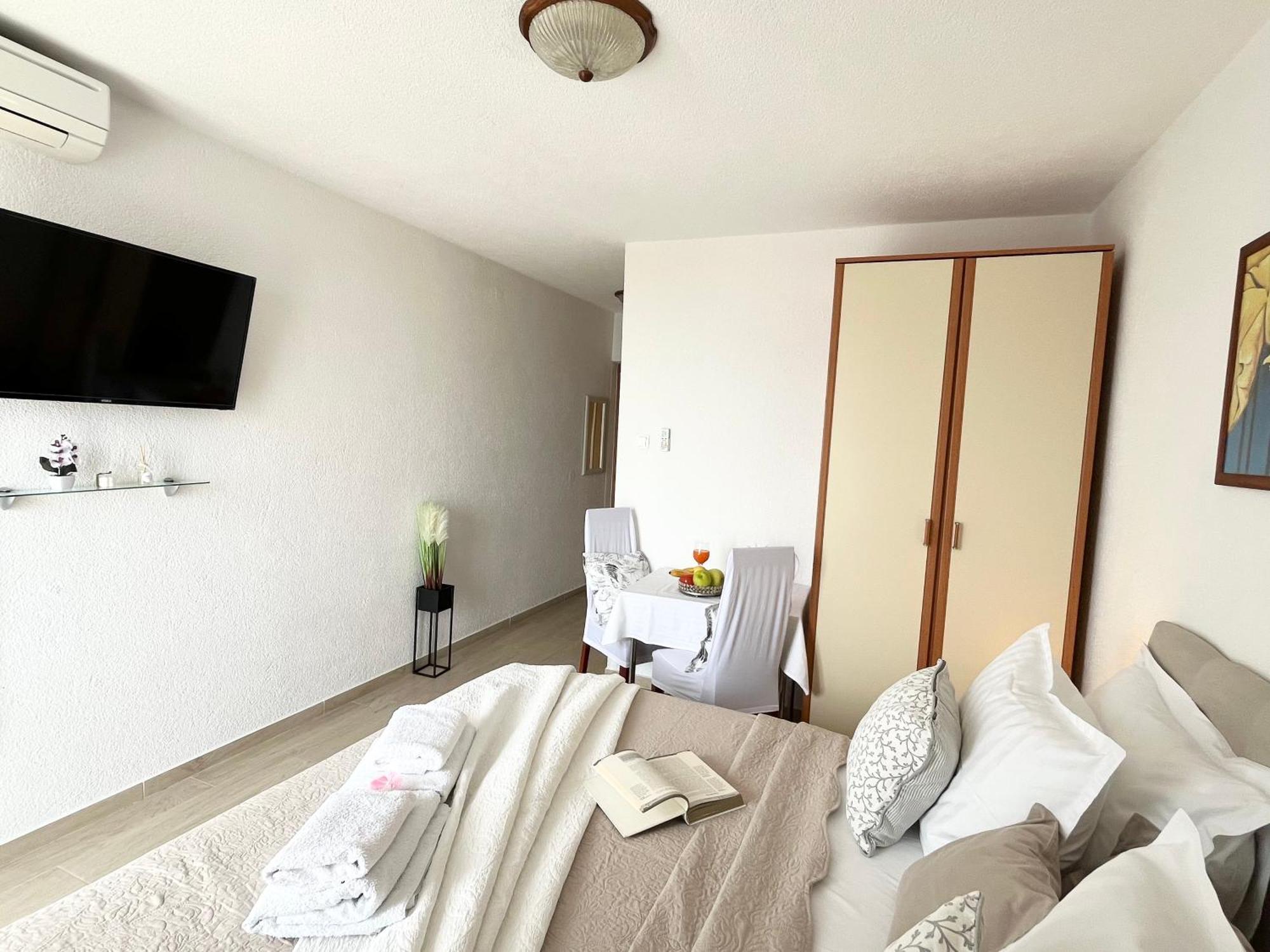 Apartments Irma Baška Voda Buitenkant foto