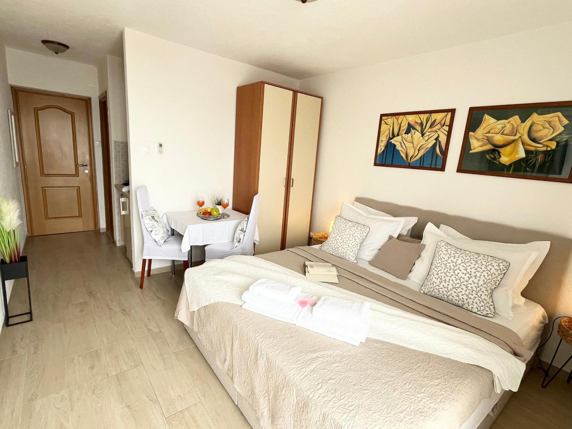 Apartments Irma Baška Voda Buitenkant foto
