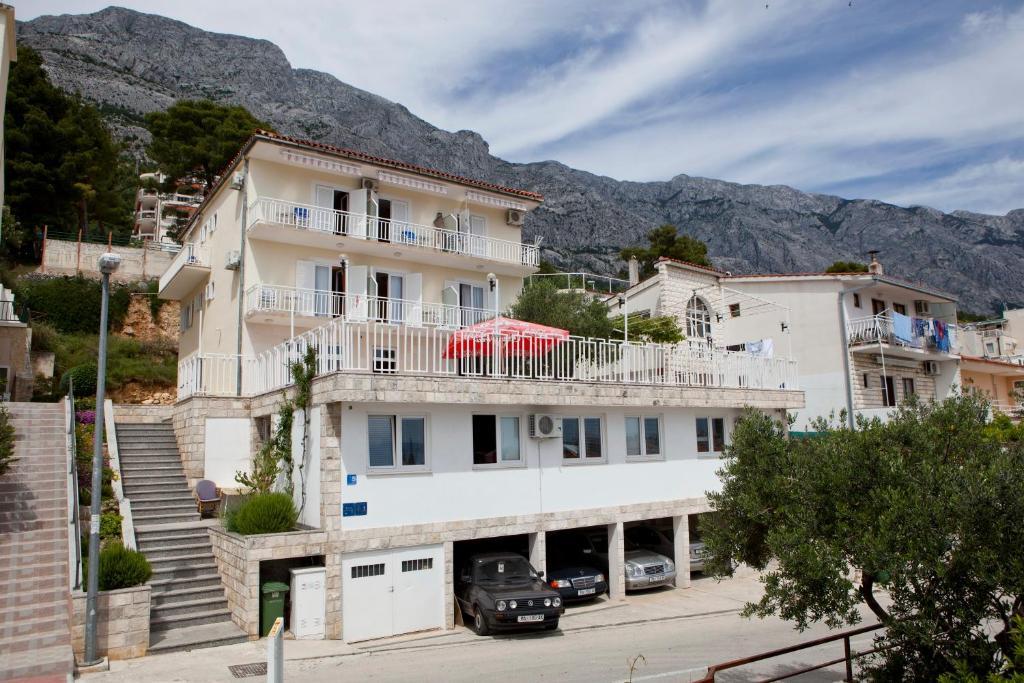 Apartments Irma Baška Voda Buitenkant foto