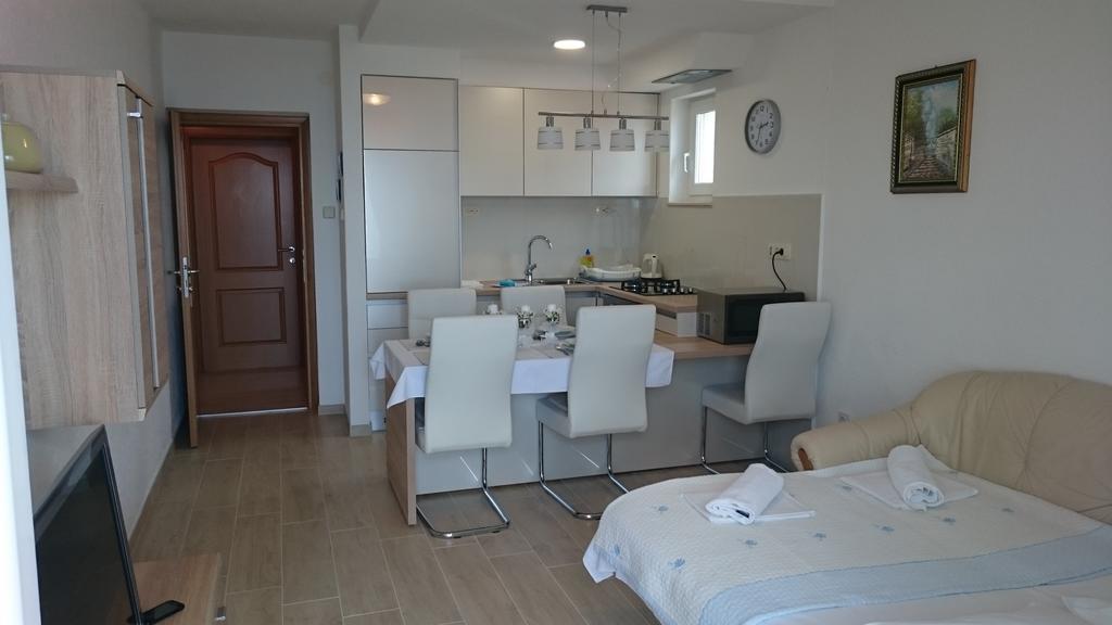 Apartments Irma Baška Voda Buitenkant foto